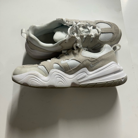 Nike White and Gray Sneakers - Picture 3 of 8